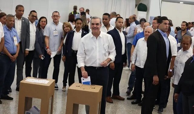 Presidente Abinader votará este domingo a las 10:00 de la mañana
