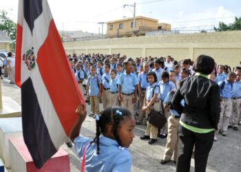 Educación llama a estudiantes a reintegrarse a la docencia este martes