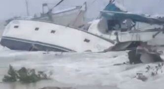 Reportan fuerte oleaje en la playa de Bayahibe