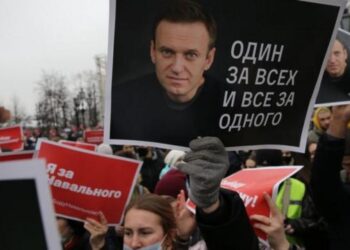 Miles de personas despidieron al líder opositor ruso Alexei Navalny