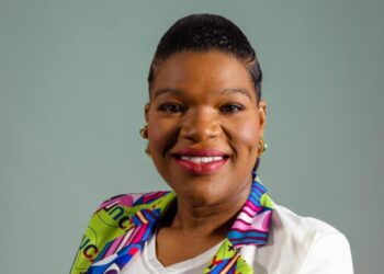 Elizabeth Silverio regresa como pastora y anuncia podcast