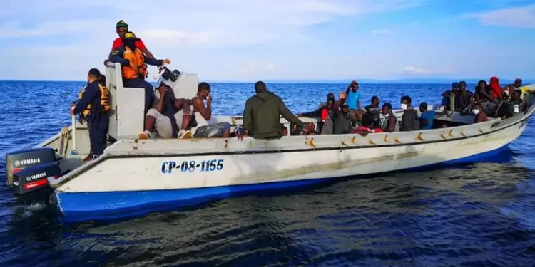 Bahamas repatria a más de 250 haitianos en medio del incremento de violencia en Haití