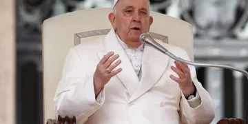 El Papa cierra la puerta a una inminente renuncia: “Es una hipótesis lejana”