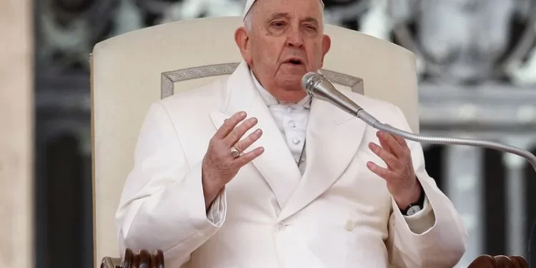 El Papa cierra la puerta a una inminente renuncia: “Es una hipótesis lejana”