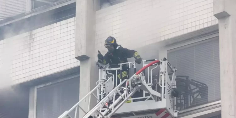 Mueren tres niños y su madre en un incendio en Italia