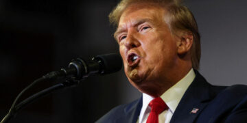 Juez caso penal Trump en NY permitirá testificar a actriz porno y exabogado