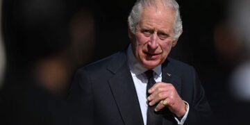 Rey Carlos III acude a misa, primer acto público desde diagnóstico