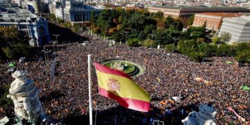 Multitudinaria protesta en Madrid contra la amnistía, con gritos dirigidos a Sánchez