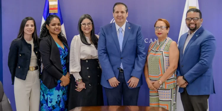 Organizaciones piden mayor presupuesto para mejorar atención de pacientes