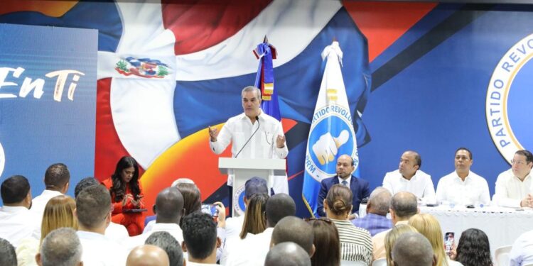 Abinader y PRM instruyen alcaldes a cumplir con reporte de gastos y declaración jurada de bienes