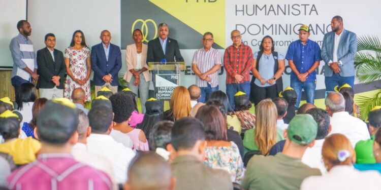 PHD juramenta Comité Nacional de campaña en apoyo a la reelección de Abinader