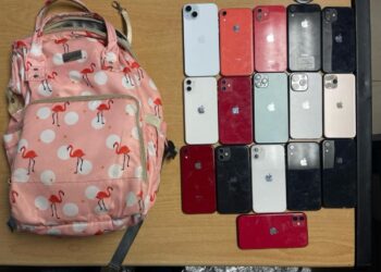 Policía apresa en el DN dos hombres por intento de comercialización de celulares