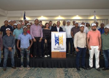 Más de 200 líderes religiosos respaldan candidatura presidencial de Luis Abinader