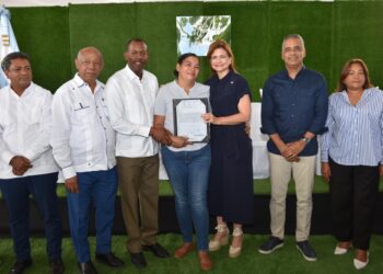 Gobierno entrega 1,173 títulos de propiedad en Hato Nuevo, Los Alcarrizos