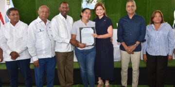 Gobierno entrega 1,173 títulos de propiedad en Hato Nuevo, Los Alcarrizos