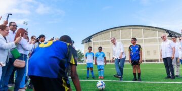 Abinader deja inaugurada la remodelación del campo de fútbol Leonel Plácido y supervisa los trabajos del estadio José Briceño