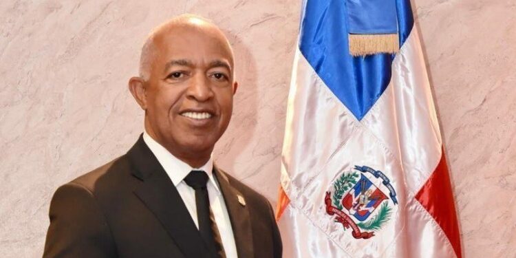 Designan a Bertico Santana, coordinador general de campaña en SDE, junto a Dío Astacio y Adán peguero