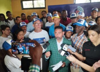 Movimiento Comunicadores 8.0 juramenta decenas de miembros en Villa Mella