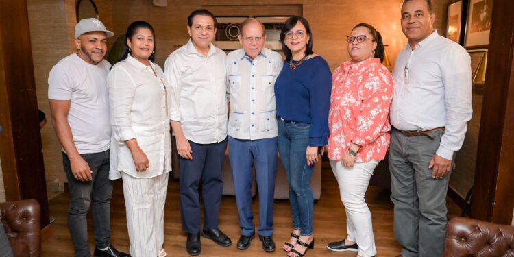 Renuncian dirigentes FP y PLD y pasan a apoyar Abinader y a Daniel Rivera