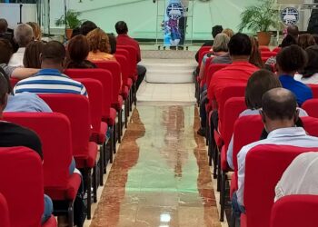 Decenas de familias se congregan en retiro de Semana Santa en la Iglesia Jesucristo Fuente de Amor