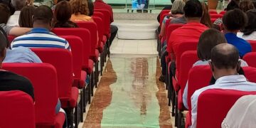 Decenas de familias se congregan en retiro de Semana Santa en la Iglesia Jesucristo Fuente de Amor