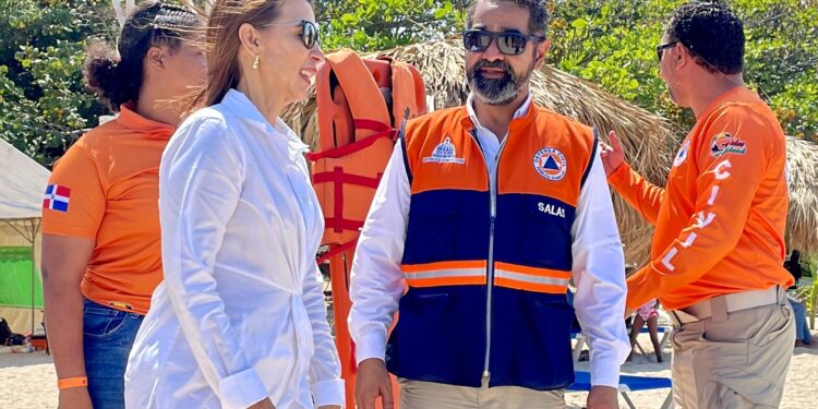 Recorrido aéreo: Director Defensa Civil supervisa balnearios de Samaná, Puerto Plata y Montecristi