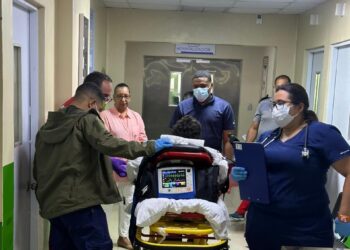 SNS informa menor de 15 años quemado en Salcedo es trasladado a Boston por gestión del Robert Reid