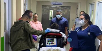 SNS informa menor de 15 años quemado en Salcedo es trasladado a Boston por gestión del Robert Reid