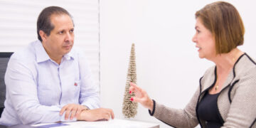 Ministro de Salud y representante de la OPS coordinan plan estratégico contra el dengue