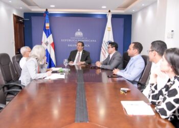 Ministros de Salud y Educación acuerdan incluir estudiantes en la Lucha contra el Dengue