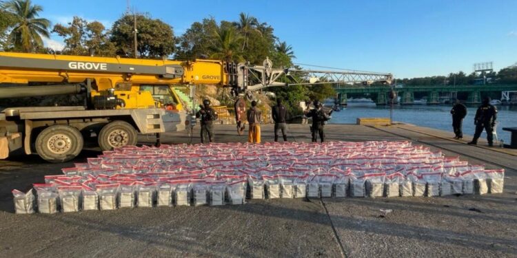 Incautan 1.4 toneladas de cocaína en costas de La Romana