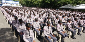 Abinader amplía hasta 30 edad tope para ingresar a la  PN