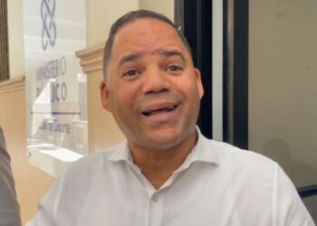 Arrestan a regidor acusado de organizar viajes ilegales a México