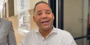 Arrestan a regidor acusado de organizar viajes ilegales a México