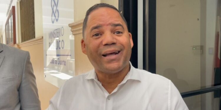 Arrestan a regidor acusado de organizar viajes ilegales a México