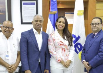 Gerente general de EDEESTE recibe visita de alcaldesa electa de Santo Domingo Norte