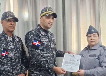 Asume primera mujer como comandante de La Victoria