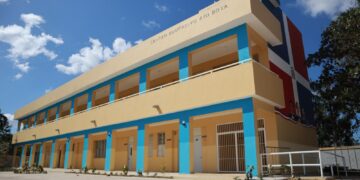 Gobierno inaugura 4 escuelas con inversión de más RD$49 millones en Monte Plata y SD