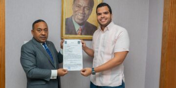 Vicente Sánchez formaliza candidatura a diputado por el Distrito Nacional