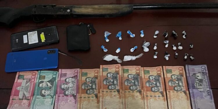 Policía ocupa armas de fuego y sustancias controladas mediante operativo en San José de Ocoa