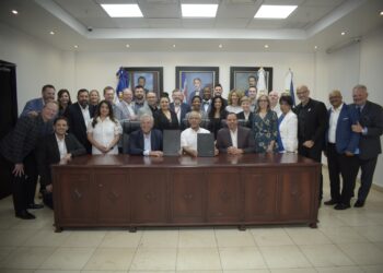 Minerd y Fundación Dominicana se Transforma firman acuerdo para impulsar habilidades de liderazgo desde la escuela