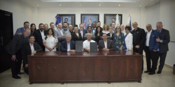 Minerd y Fundación Dominicana se Transforma firman acuerdo para impulsar habilidades de liderazgo desde la escuela