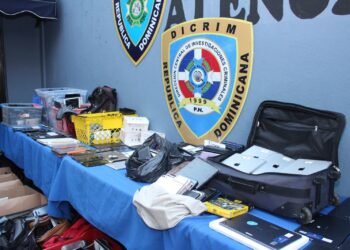 Policía interviene zona del sector Villa Francisca, DN, y ocupa cientos de celulares y otros dispositivos electrónicos