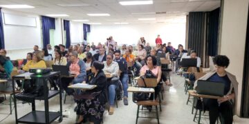 El SRSM capacita a encargados de farmacias y almacenes de hospitales para abastecimiento 2025