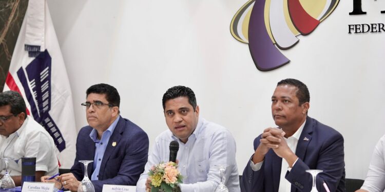 Liga Municipal y Fedomu inician capacitación alcaldes electos Región Ozama