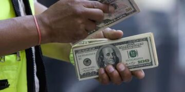 Banco Central fija este jueves tasa del dólar en 58.76 la compra 59.06 la venta