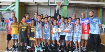 Fundación Los Mina Unidos Por Siempre dona útiles deportivos