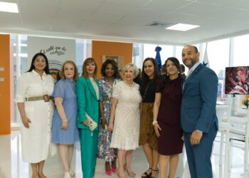 La Embajadora de la RD en Panamá inaugura Salón Cultural Pedro Mir