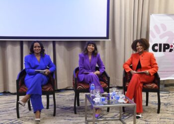 Sólo en 21% casos mujeres son usadas como fuentes; estudio revela enfoques machistas en los medios de comunicación en RD