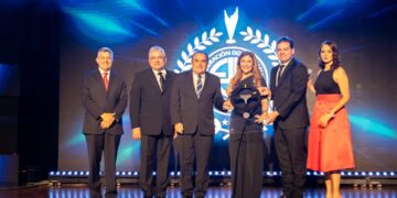 Federación Dominicana de Automovilismo reconoce a la alcaldesa Carolina Mejía por sus aportes a este deporte